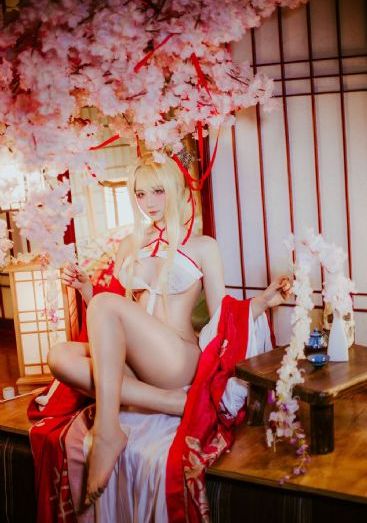 年轻性感妈妈