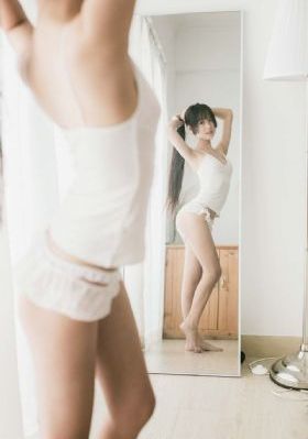 巜隔壁练瑜伽的人妻